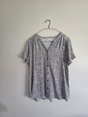 Amazon Essentials Black & White Short Sleeve Button-Front Blouse